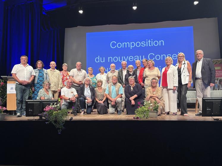 Après les élections, le nouveau conseil d'administration composé de 29 personnes a été mis en place.