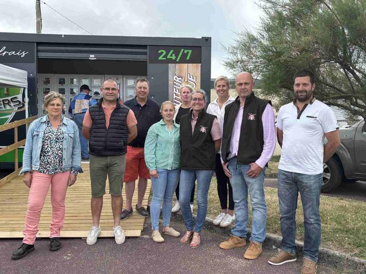 Les producteurs réunis autour de Laurent et Valérie Henry de LH Services. (absent : Antoine Maquerel)