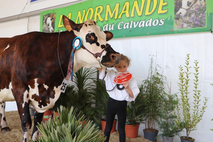 Gwenn (P'tites Normandes) & Pinacolada, grande championne 2024 de Vachement Caen.