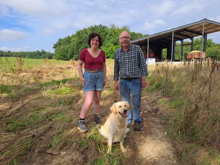 "Avec mon papa, nous avons deux caractères opposés, mais qui matchent ensemble. Nous avons surtout la même vision du travail", concède Clémentine Mouchel, au côté de Christophe et de Nala.