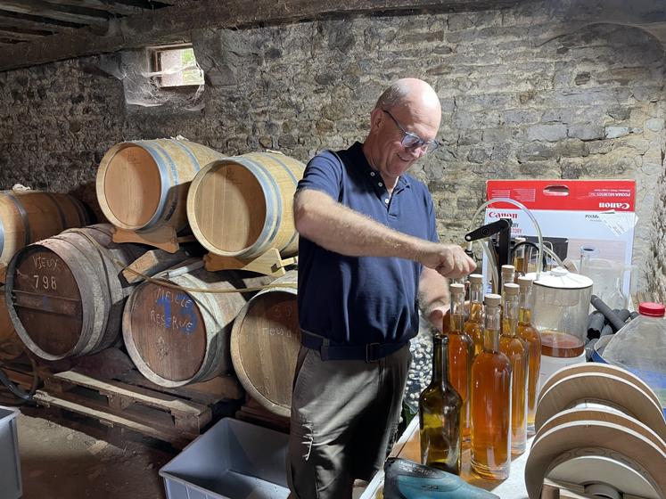 Thomas Pelletier s'est installé sur la ferme de ses beaux-parents en 1997. Mordu de pommes, il n'a eu de cesse de perfectionner sa transformation du produit typique de la région.