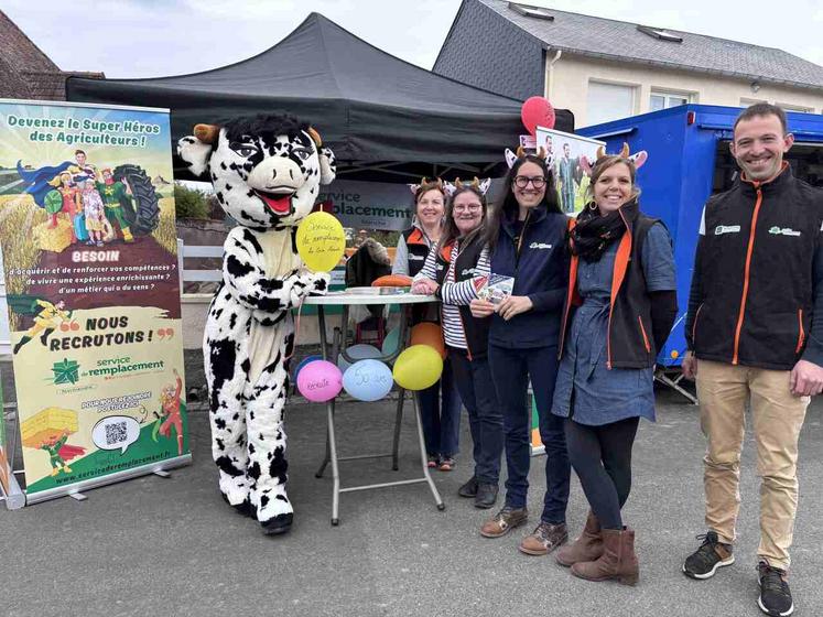 À la foire Saint Macé de Saint-James, les bénévoles ont fait la promotion de l'association de remplacement de La Croix Avranchin.