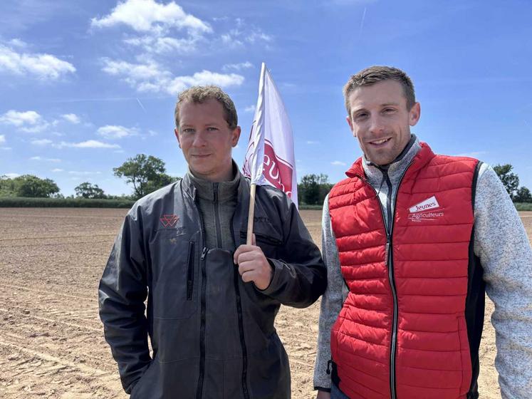 Maxime Vaslin, président cantonal et Romain Duprey, président départemental du Festival des Jeunes agriculteurs, sont prêts à accueillir de nombreux visiteurs à Cretteville, sur le site de l'ancien aérodrome de la Seconde guerre mondiale.