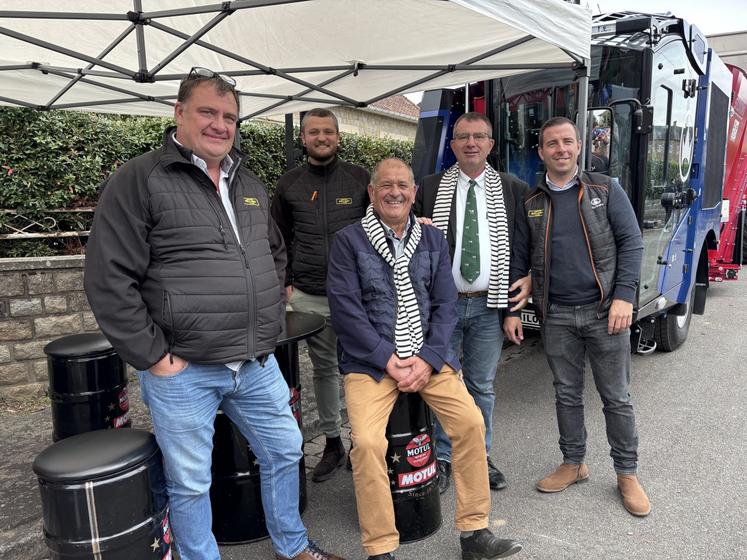 L'entreprise Bellamy est une des plus fidèles de la foire. Une fidélité appréciée par Jean-Pierre Leroy et Dominique Lechat, élus saint-jamais et chevilles ouvrières de la partie agricole de la foire.