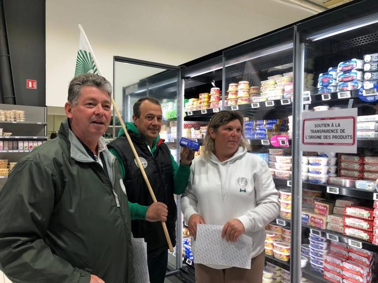 Dans le centre Manche, Jean-Michel Hamel, président de la FDSEA, Rémi Paugam, secrétaire général et Natacha Rémilly, agricultrice à Montmartin-en-Graignes, étaient sur la région saint-loise.