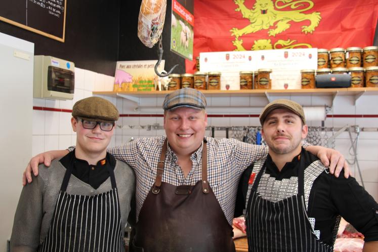 Dylan Danot, créateur de contenu depuis 1,5 ans, est boucher-charcuter à Aunay-sur-odon avec sa compagne, Laura. Ils y emploient quatre salariés.