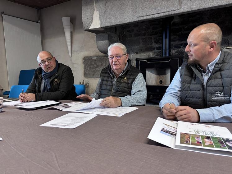 Gérard Bamas, président de la Fédération de chasse, entouré de David Guérin, directeur, et Danny Frigot, responsable de la communication.