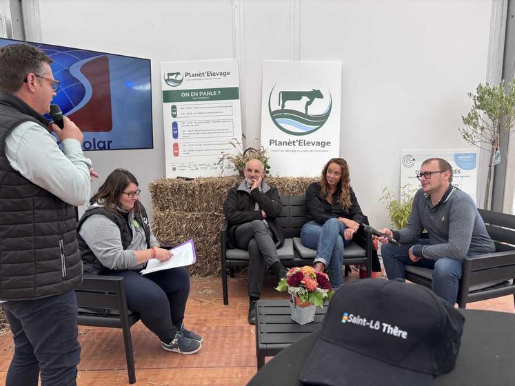 Dany Toussaint, directeur du lycée de Saint-Lô Thère, Mélanie Lebouteiller, directrice du CFA du lycée agricole de Vire, Romain Lallemand, producteur de lait ont échangé autour des questions de Manon Hardelay de la Chambre d'agriculture et Benoit Colombel de Littoral Normand.