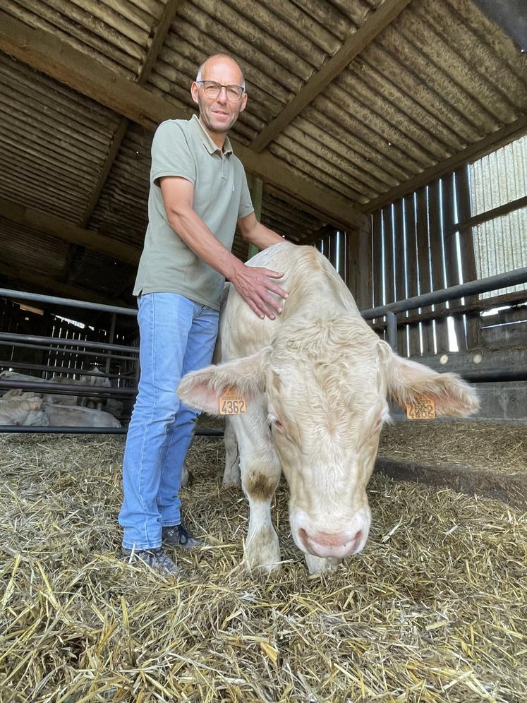 Emmanuel avec le mâle de 10 mois, Alphonse.