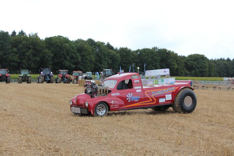 Le samedi 30 août au soir, trois catégories d'engins se sont affrontées sur la piste lors de la manche de championnat de France de tracteur pulling. La prochaine est prévue pour ce week-end aux Terres de Jim (76).