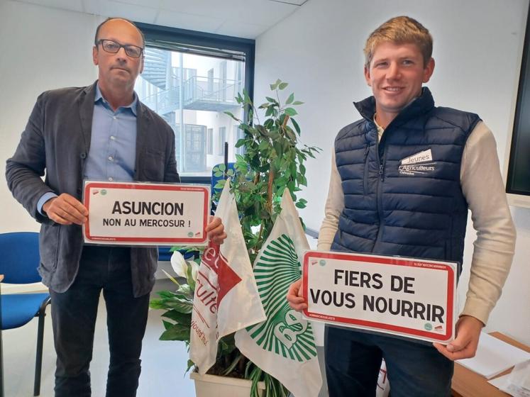 Xavier Hay, président de la FDSEA du Calvados et Alban Bréhon, secrétaire général des Jeunes agriculteurs du département, ont encouragé les parlementaires à relayer leurs demandes.