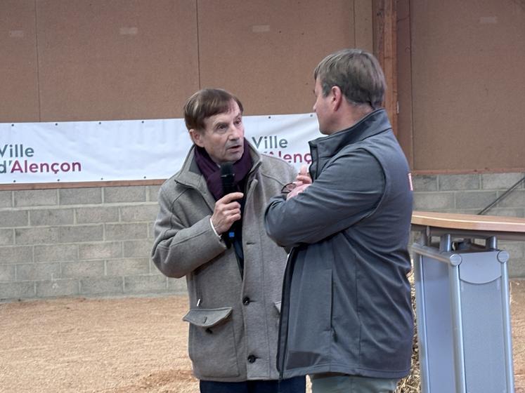 Joaquim Pueyo, maire d'Alençon, soutient les organisateurs.