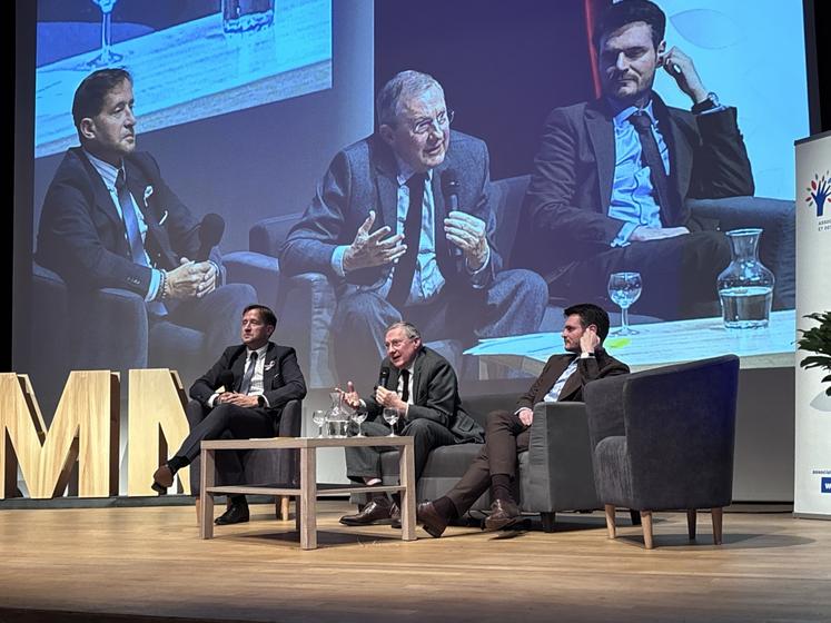 Benjamin Morel et Philippe Bas ont débattu sur les institutions et la décentralisation : " dans un monde bousculé, faire le choix des libertés locales ".