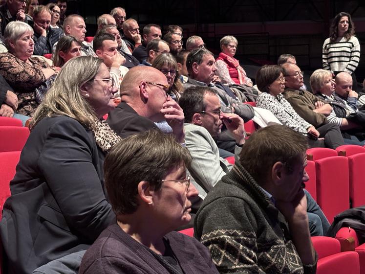 Agriculteurs, responsables agricoles et syndicaux étaient présents.