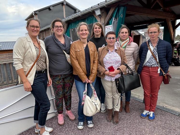 "Nous ne sommes pas juste les femmes de", clament en chœur les participantes du jour. Ici des membres des Natur'elles de l'Orne, qui ont fait le déplacement tout spécialement. Des ateliers ont été proposés l'après-midi pour compléter les échanges du matin.