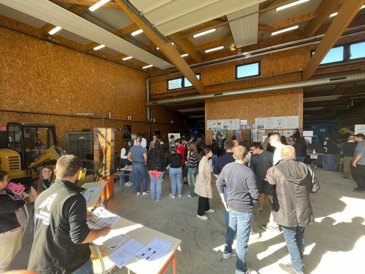 "IA, itinéraires techniques, approches environnementales, de santé", les élèves du lycée agricole de Sées, de la CFA et de la CFPPA ont découvert des solutions d'innovations.
