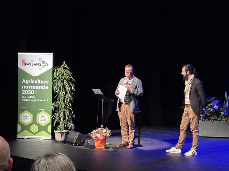 Sylvain Delye, président de la FDSEA et de l'UOAO a clôturé la conférence aux côtés de Corentin Biardeau.
