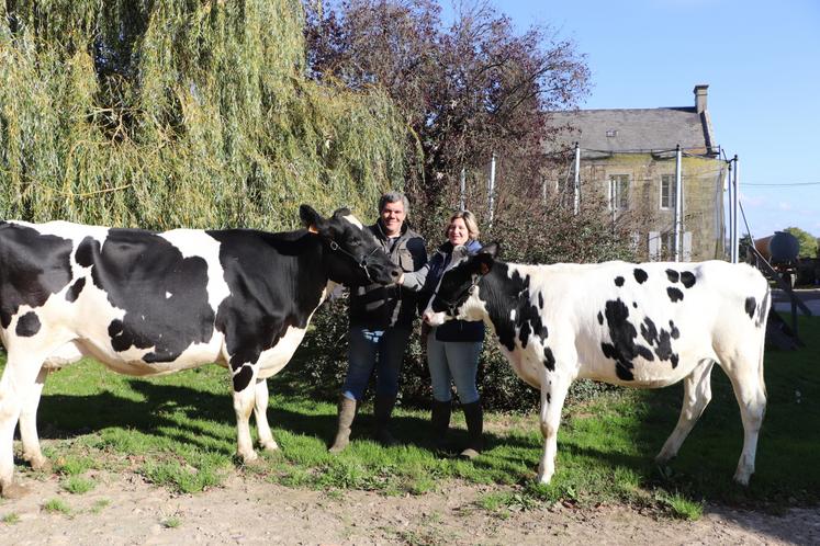 Christine et Mathieu se sont rencontrés sur la ferme, alors que Christine venait faire un stage dans le cadre de ses études agricoles. Auparavant dans les équins, elle n'est pas repartie.