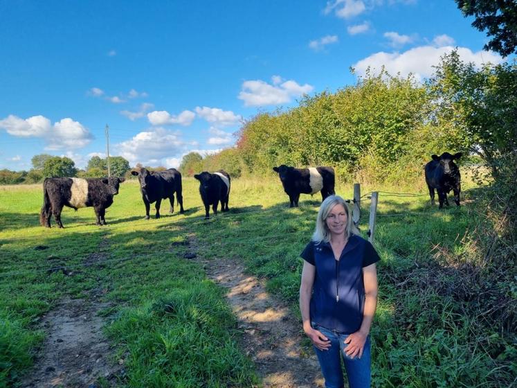 Fanny Duruel, exploitante sur Saint-Cyr-Bocage,, voit ses conditions de travail améliorées grâce aux aménagements d'abreuvoirs, bacs, franchissements et clôtures.