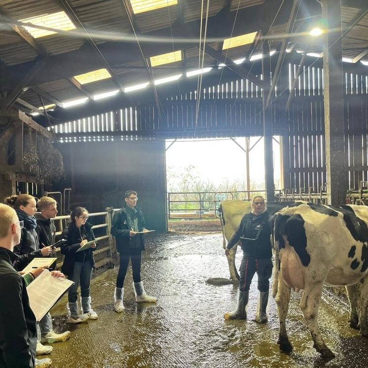 Les techniciens de race ont transmis leurs compétences aux jeunes.