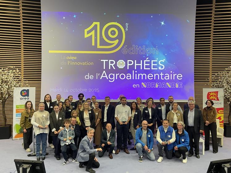 "L'IA n'est plus pour demain. Déjà 10 % de la population mondiale utilisent Chat GPT, quand 62 % des grands groupes y ont recours pour leurs processus d'achats", lance Mathieu Borgé, expert de l'IA générative, à l'attention de l'auditoire lors de la 19e édition des Trophées de l'Agroalimentaire 2025.