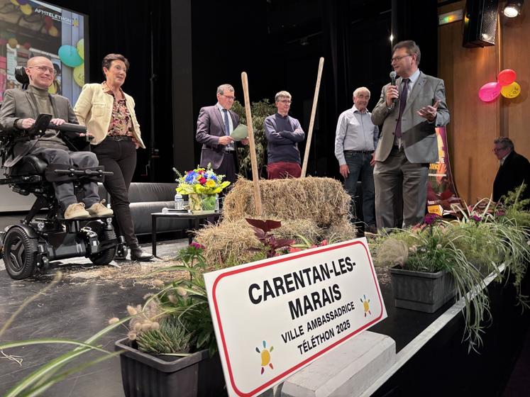 Philippe Gosselin, député de la Manche, est venu encourager les équipes de bénévoles, déjà très actifs en vue de préparer les animations de la 39e édition.