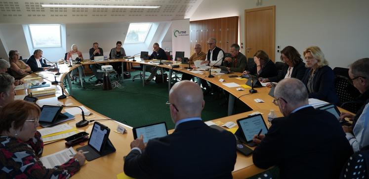 La Commission permanente du Conseil départemental s'est réunie, ce vendredi 31 octobre. Sous la conduite du Président, Christophe de Balorre, les élus ont examiné les nombreux rapports des commissions thématiques.