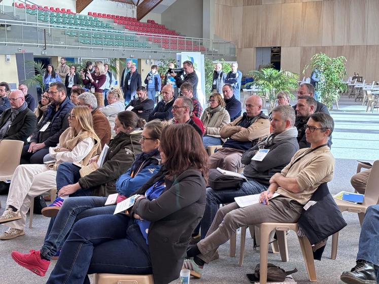 Différentes interventions ont rythmé la matinée à laquelle une soixantaine de personnes a assisté comme sur le gaspillage alimentaire, la plate-forme saveur locale du Département de la Manche, les marchés publics...