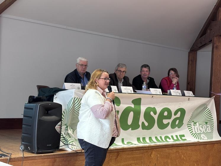 Jessie Orvain, maire de la commune canton d'isigny-le-Buat a rappelé l'importance des aînés dans la vie des communes rurales et leur implication dans les associations.