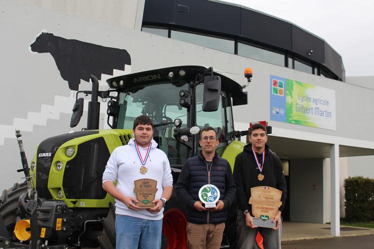 Les Limons du Neubourg, avec leur entraîneur, Maxime Poulain, au centre.