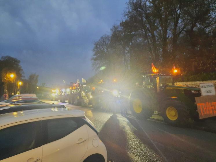 Une vingtaine d'agriculteurs et sept tracteurs se sont mobilisés à Bellême.