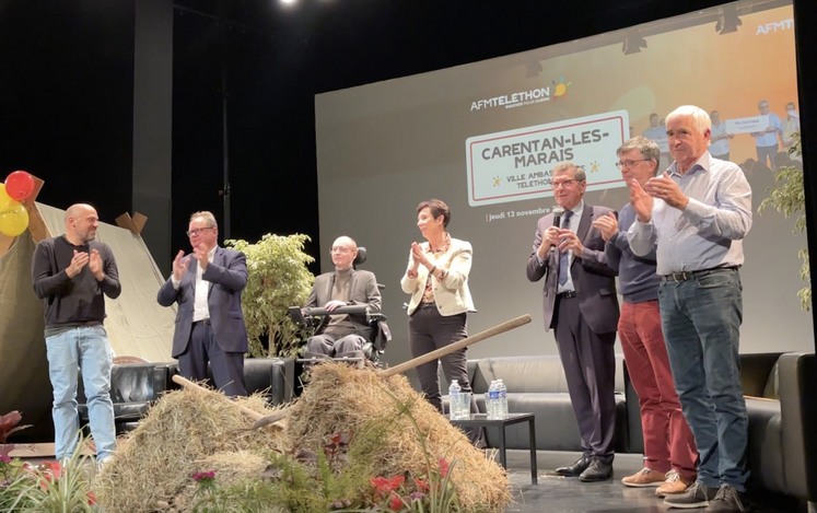 Le maire de Carentan-les-Marais, Jean-Pierre Lhonneur et François Vigot, coordinateur de la Manche du Téléthon, ont accueilli la présidente nationale, Laurence Tiennot-Hermant, venue lancer les festivités dans une des quatre villes ambassadrices.
