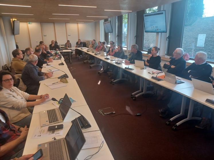Une vingtaine de personnes a participé à la réunion bilan sur l'appel à projet régional "Normandie Haie", orchestré par Saint-Lô Agglo. La profession agricole y était présente.