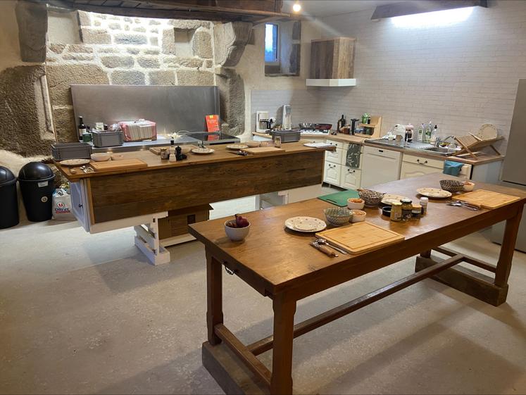 C'est au sein du Gaec de la Claie à Saint-Frambault que la dégustation de burger s'est déroulée.