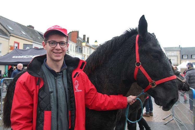 Alexandre Vallée est en études agricole au CFA agri du campus de Laval. Ses parents sont éleveurs de vaches allaitantes et de percherons et sont passionnés par les concours.