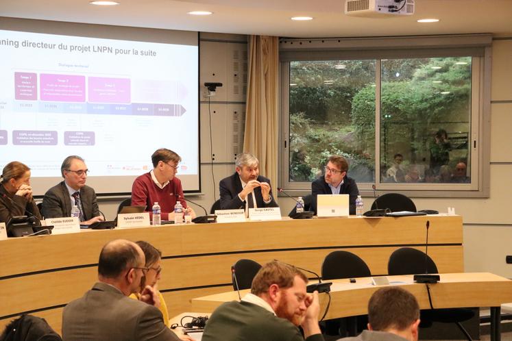 De gauche à droite : Clotilde Eudier, vice-présidente de la Région Normandie, Sylvain Vedel, directeur de la Draaf Normandie, Sébastien Windsor, président des Can et des Chambre d'agriculture France et Serge Castel, délégué interministériel au développement de la Vallée de la Seine.