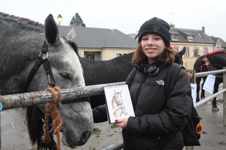 Chaque année, Lucille Marie, 15 ans se rend à la foire aux poulains. Elle est passionnée de chevaux et aime les dessiner à l'aquarelle.