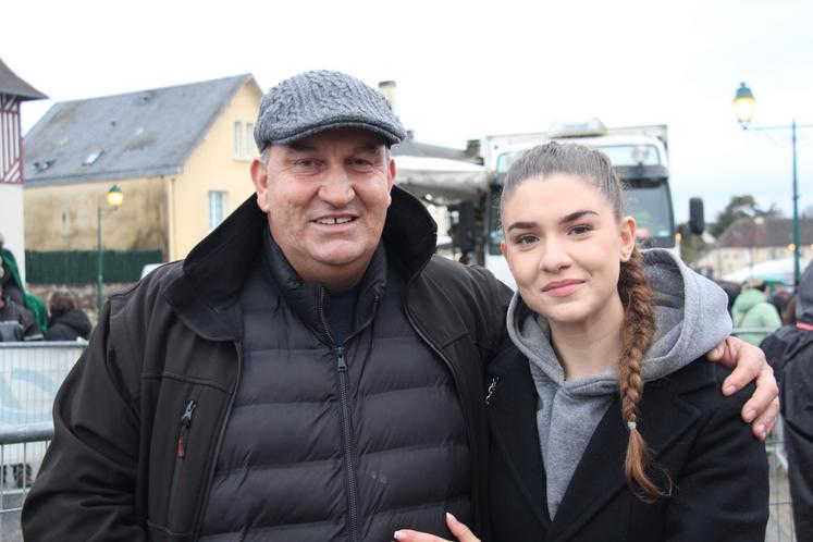 Julien Merdzhanov est commerçant pour l'export de percherons en Bulgarie ou encore en Roumanie. Présent à la foire avec sa fille Daniela, il a acheté cinq mâles destinés à l'élevage, aux concours de traction.