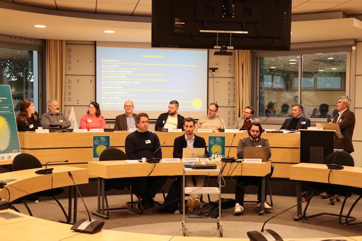 Production, marketing, export et adaptation climatique... Lors des 13e Rencontres Économie & Marchés à Caen, les acteurs de la filière pomme normande ont réaffirmé la nécessité de produire davantage et de mieux valoriser la pomme normande, du cidre aux jus en passant par les compotes.