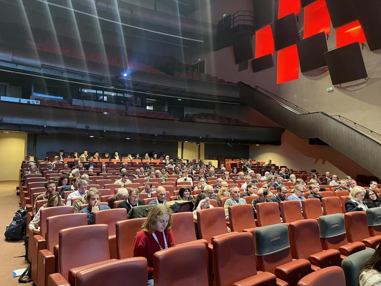 "4 litres sur 10 de la production nationale partent à l'export, surtout sous forme de produits finis tels que le fromage, le beurre, la crème", indique Jean-Marc Chaumet (Cniel).