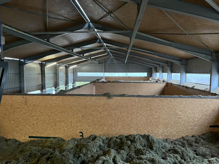 Le séchoir en grange est composé de trois cellules de 140 m2, chacune capables de sécher et stocker 90 tonnes de fourrage.