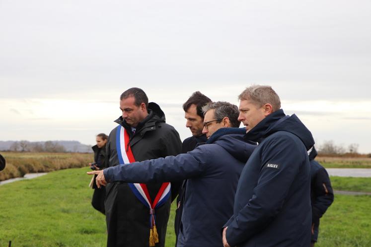 Christophe Blanchet, député du Calvados et coprésident du groupe d'études sur la chasse à l'Assemblée Nationale, a invité Mathieu Lefèvre, ministre délégué chargé de la Transition écologique, pour une 1re visite de gabion.