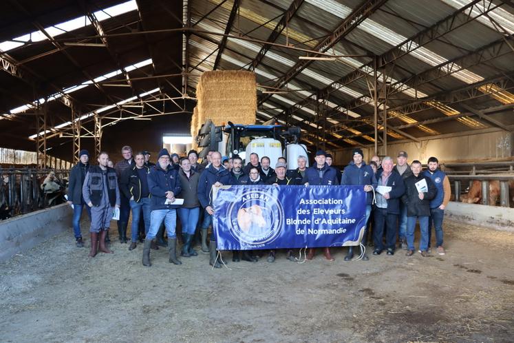 L'AG statutaire a réélu le tiers sortant, les comptes ont été approuvés et une visite de l'abattoir de Gacé avec rencontre du président a été évoquée. John Auffret, nouveau président, a remis un panier garni à l'ancien président, Bruno Renard, pour le remercier pour son implication dans le syndicat dont il a été à la tête pendant 24 ans.