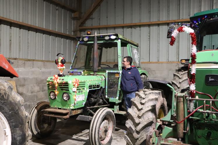 Le 1er défilé s'est tenu vendredi 12 décembre, avec des "jeunes et des moins jeunes. C'est la force de notre groupe, il y a de la diversité", indique Justin Pupin, "entre maturité et explosivité", ajoute Romain Maroquesque. 