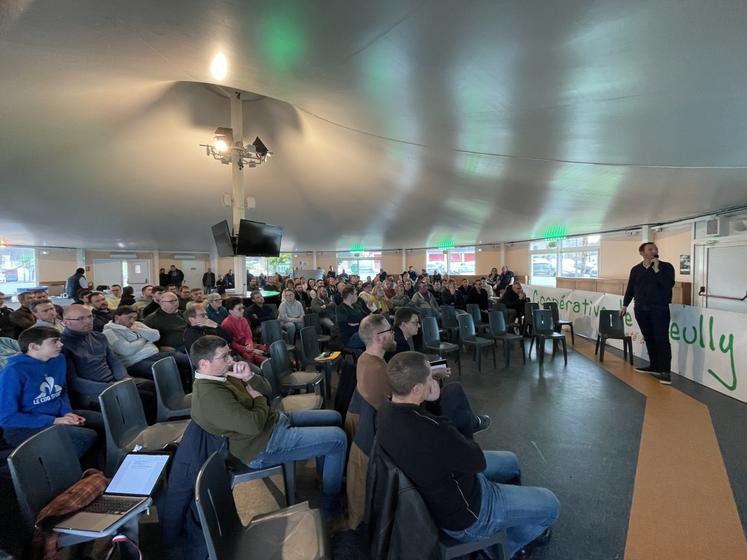 "L'affluence nous incite à renouveler l'opération", se réjouit Olivier Veron, responsable nutrition animale à la coopérative, à la manœuvre de cette journée spéciale élevage.