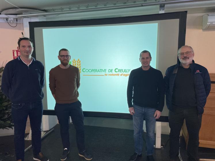 Olivier Veron, responsable nutrition animale à la coopérative de Creully ; Silvère Gelineau, ingénieur agronomie et productions fourragères à la ferme expérimentale de la Jaillère (44) ; Julien Greffier, chef produit fourragères chez Limagrain ; Erik Sulmont, responsable grands comptes ruminant chez Lallemand.