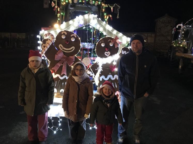 Cédric Dréano est JA à Messei. Il était accompagné de ses enfants (Louane, 9 ans ; Judith, 7 ans ; et Noé, 3 ans) à l'occasion des parades de Noël à Flers.