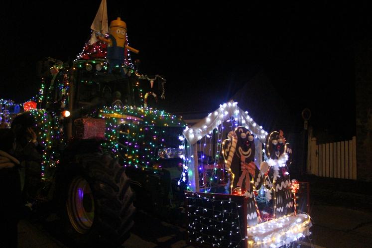 Vendredi 19 décembre, à partir de 18 h 30, la ville de Flers a accueilli la traditionnelle parade des tracteurs.