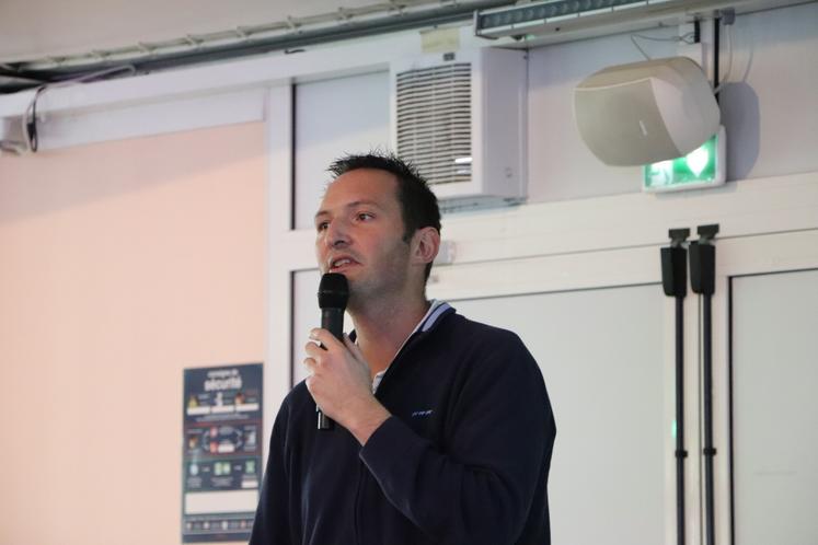 "Il faudrait tendre minimum vers 30 % de MS pour une meilleure conservation. Si c'est trop humide, l'ingestion est moins favorable pour les animaux", dit Olivier Veron.