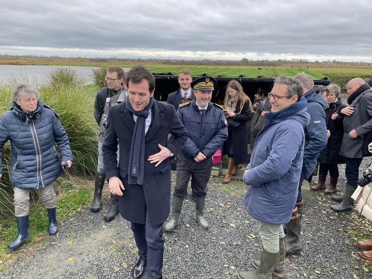 L'après-midi, le ministre s'est rendu au Breuil-en-Auge pour présenter "un plan de sauvegarde pour protéger les poissons migrateurs".